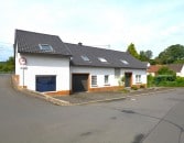 Ruhig gelegenes, freistehendes Haus mit Balkon, Terrasse, Garten und Garage