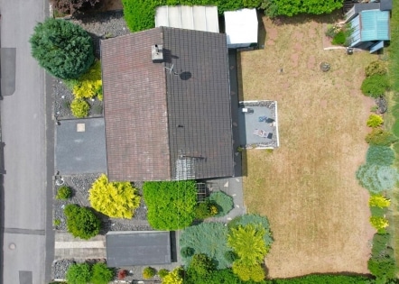 Ruhig gelegenes, freistehendes Haus mit Garten, Gartenhaus, Terrasse und Garage