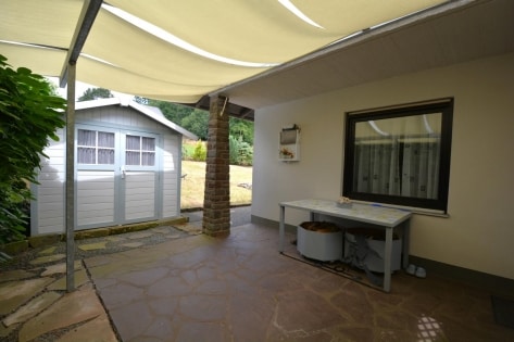 Ruhig gelegenes, freistehendes Haus mit Garten, Gartenhaus, Terrasse und Garage