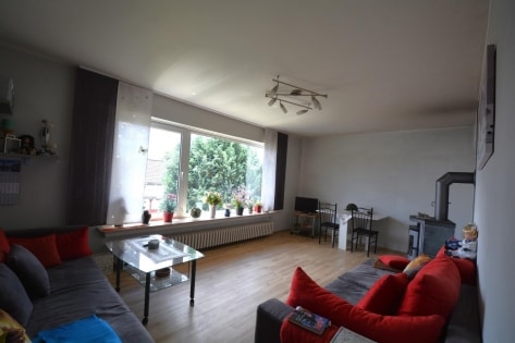 Ruhig gelegenes, freistehendes Haus mit Garten, Gartenhaus, Terrasse und Garage