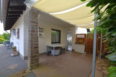Ruhig gelegenes, freistehendes Haus mit Garten, Gartenhaus, Terrasse und Garage