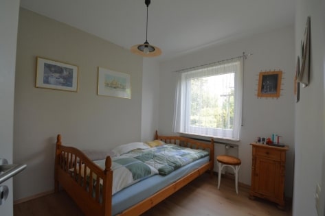 Ruhig gelegenes, freistehendes Haus mit Garten, Gartenhaus, Terrasse und Garage