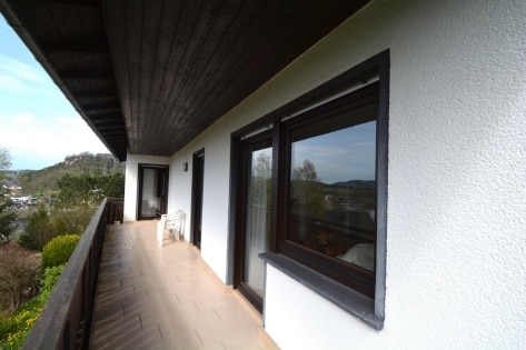 Ruhig gelegenes, freistehendes Haus mit Garten, Terrasse, Balkon, Garage und einmaligem Ausblick