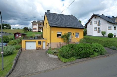 Ruhig gelegenes, freistehendes Haus mit Terrasse, Garage und Gartenhaus