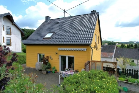 Ruhig gelegenes, freistehendes Haus mit Terrasse, Garage und Gartenhaus