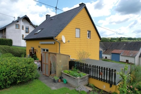 Ruhig gelegenes, freistehendes Haus mit Terrasse, Garage und Gartenhaus
