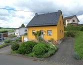Ruhig gelegenes, freistehendes Haus mit Terrasse, Garage und Gartenhaus