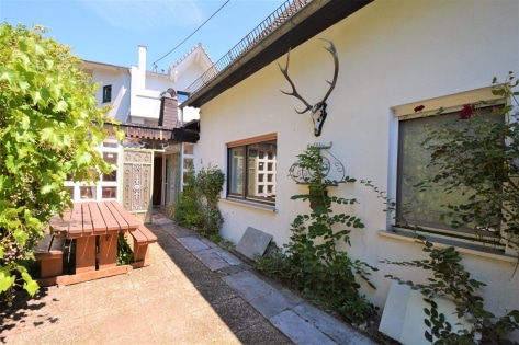 Ruhig gelegenes, freistehendes Wohnhaus mit Terrasse, Gartenhaus, Garage und Carport auf groem Grundstck