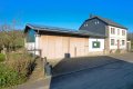Ruhig gelegenes, ger�umiges Wohnhaus mit Halle, Garage, Wiese und Pferdestall auf einem 6.197 m� gro�en Grundst�ck
