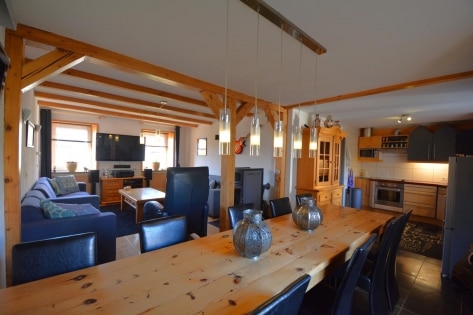 Ruhig gelegenes, gerumiges Wohnhaus mit Terrasse, Garten und Garage