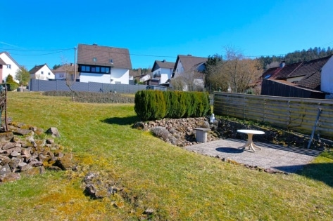 Ruhig gelegenes, gerumiges Wohnhaus mit Terrasse, Garten und Garage