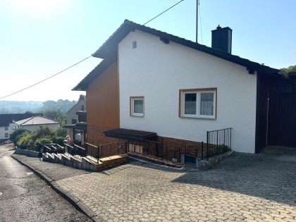 Ruhige Wohnlage mit kleinem Garten und Garage.... Einfamilienhaus in Neuwied-Segendorf