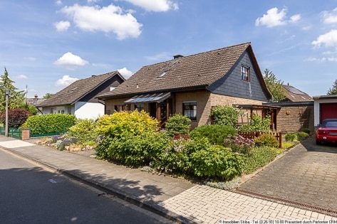 Ruhiges Wohngebiet: Gepflegtes Wohnhaus mit Garten und Garage auf Erbpachtgrund in Oberdrees
