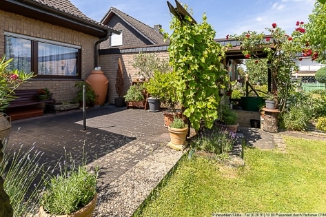 Ruhiges Wohngebiet: Gepflegtes Wohnhaus mit Garten und Garage auf Erbpachtgrund in Oberdrees