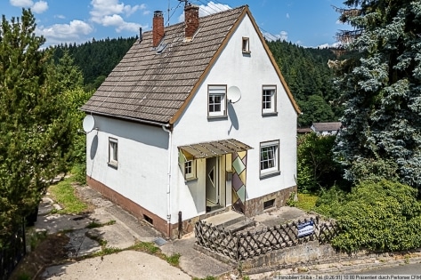 Sanierungsbedrftiges Einfamilienhaus mit Garage in Wimbach bei Adenau, Nhe Nrburgring