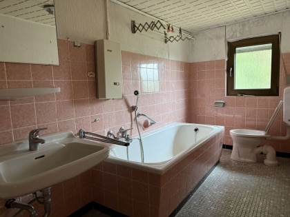 Sanierungsbedrftiges Einfamilienwohnhaus in ruhiger Wohnlage der Gemeinde Mllenbach (Kreis Cochem-Zell)