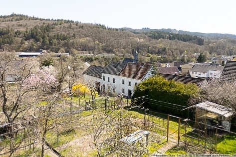 Schner Blick ber Antweiler an der Ahr: Wohnhaus mit groem Garten