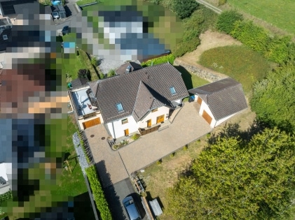 Sehr gepflegtes, grozgiges Zweifamilienwohnhaus in ruhiger Ortsrandlage der Gemeinde dersdorf