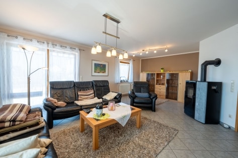 Sehr gepflegtes, grozgiges Zweifamilienwohnhaus in ruhiger Ortsrandlage der Gemeinde dersdorf