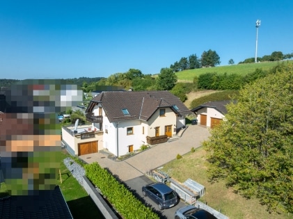 Sehr gepflegtes, grozgiges Zweifamilienwohnhaus in ruhiger Ortsrandlage der Gemeinde dersdorf