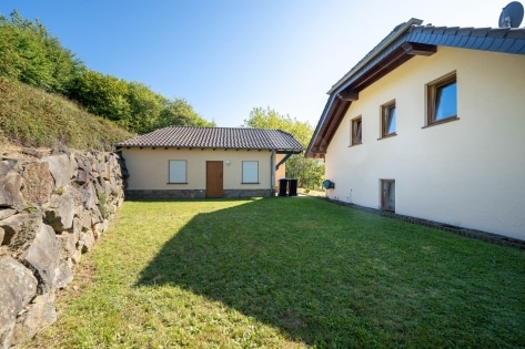 Sehr gepflegtes, grozgiges Zweifamilienwohnhaus in ruhiger Ortsrandlage der Gemeinde dersdorf