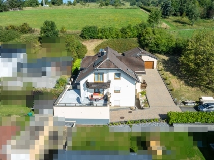 Sehr gepflegtes, grozgiges Zweifamilienwohnhaus in ruhiger Ortsrandlage der Gemeinde dersdorf