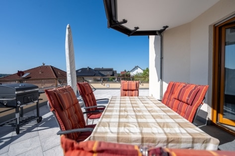 Sehr gepflegtes, grozgiges Zweifamilienwohnhaus in ruhiger Ortsrandlage der Gemeinde dersdorf