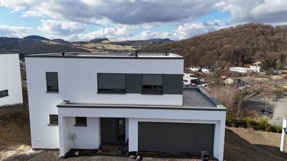 Sie sollten nicht mehr weiter suchen! Neuwertiges Einfamilienwohnhaus in toller Aussichtslage der Stadt Daun!