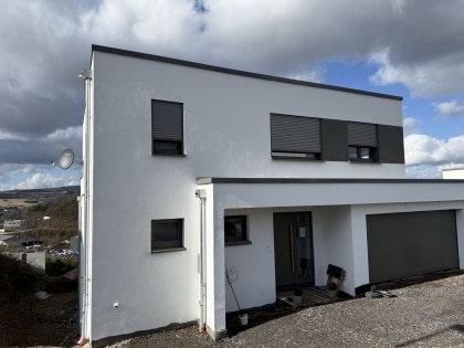 Sie sollten nicht mehr weiter suchen! Neuwertiges Einfamilienwohnhaus in toller Aussichtslage der Stadt Daun!