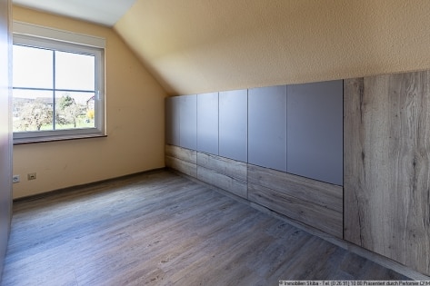 Tolle Aussicht in ruhiger Lage mit stilvoll angelegtem Garten - junges, energieeffizientes Wohnhaus