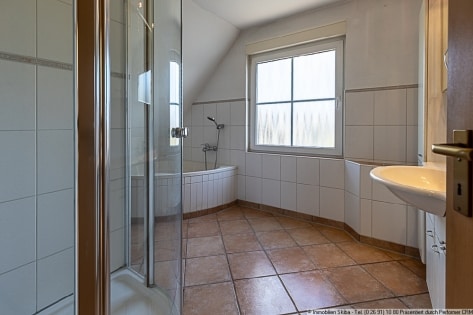Tolle Aussicht in ruhiger Lage mit stilvoll angelegtem Garten - junges, energieeffizientes Wohnhaus
