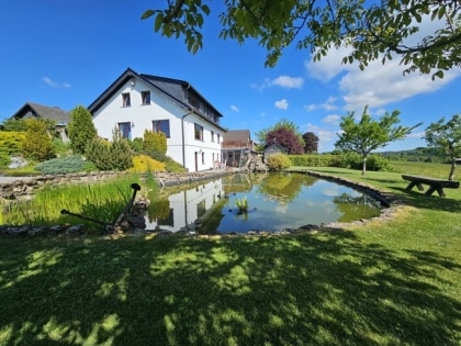 Top-renoviertes Landhaus / Mehrgenerationenhaus mit Einliegerwohnung & Weitblick in ruhiger Dorflage