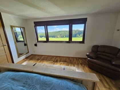 Top-renoviertes Landhaus / Mehrgenerationenhaus mit Einliegerwohnung & Weitblick in ruhiger Dorflage