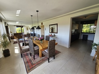 Top-renoviertes Landhaus / Mehrgenerationenhaus mit Einliegerwohnung & Weitblick in ruhiger Dorflage