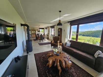 Top-renoviertes Landhaus / Mehrgenerationenhaus mit Einliegerwohnung & Weitblick in ruhiger Dorflage