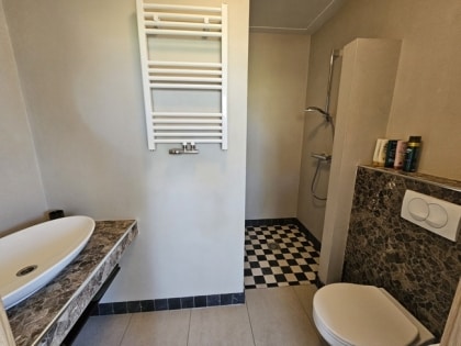 Top-renoviertes Landhaus / Mehrgenerationenhaus mit Einliegerwohnung & Weitblick in ruhiger Dorflage