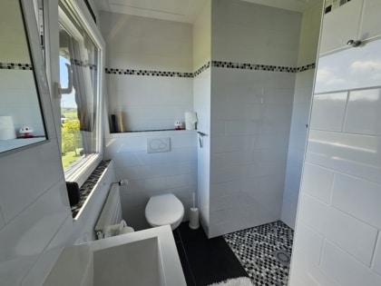 Top-renoviertes Landhaus / Mehrgenerationenhaus mit Einliegerwohnung & Weitblick in ruhiger Dorflage