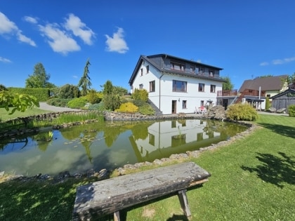 Top-renoviertes Landhaus / Mehrgenerationenhaus mit Einliegerwohnung & Weitblick in ruhiger Dorflage