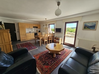 Top-renoviertes Landhaus / Mehrgenerationenhaus mit Einliegerwohnung & Weitblick in ruhiger Dorflage