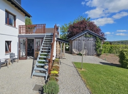 Top-renoviertes Landhaus in sehr ruhiger Dorfrandlage mit Weitblick