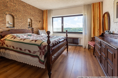 Traumhafter Panoramablick: Gro�z�giger Winkelbungalow am Ortsrand von Senscheid in der Eifel