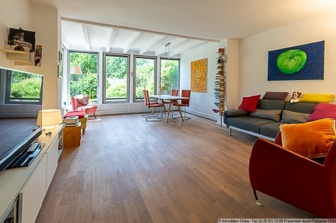 Umfangreich saniertes Haus mit stilvoll ausgebautem Scheunenbereich und groem Garten
