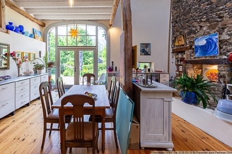 Umfangreich saniertes Haus mit stilvoll ausgebautem Scheunenbereich und groem Garten