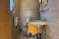 Viel Potenzial - sanierungsbed�rftiges Einfamilienhaus mit Garten und zwei Garagen