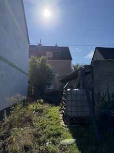 Viel Potenzial - sanierungsbed�rftiges Einfamilienhaus mit Garten und zwei Garagen