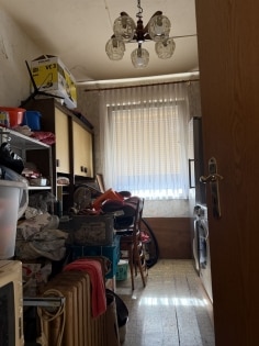 Viel Potenzial - sanierungsbed�rftiges Einfamilienhaus mit Garten und zwei Garagen