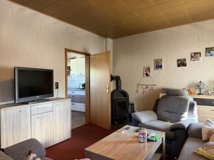 Viel Potenzial - sanierungsbed�rftiges Einfamilienhaus mit Garten und zwei Garagen