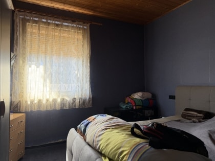 Viel Potenzial - sanierungsbed�rftiges Einfamilienhaus mit Garten und zwei Garagen
