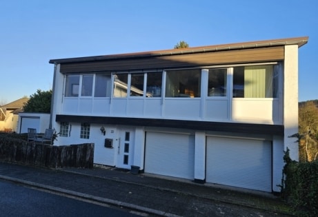 Vielseitig nutzbares B�rohaus mit Lagerfl�chen und Garagen in guter Lage