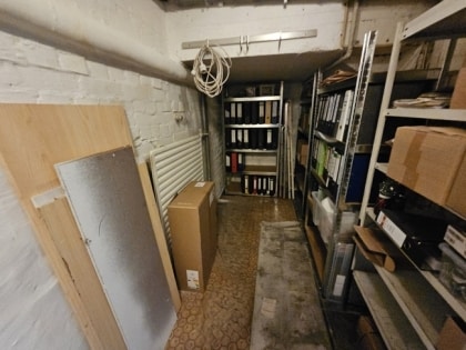 Vielseitig nutzbares B�rohaus mit Lagerfl�chen und Garagen in guter Lage